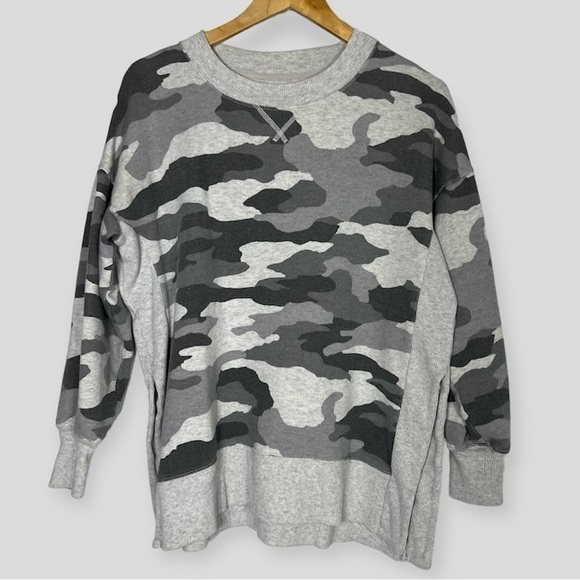 aerie Oversized Camo Side Slit Crew Neck Sweatshirt Women's Small Gray Pullover - Picture 1 of 6
